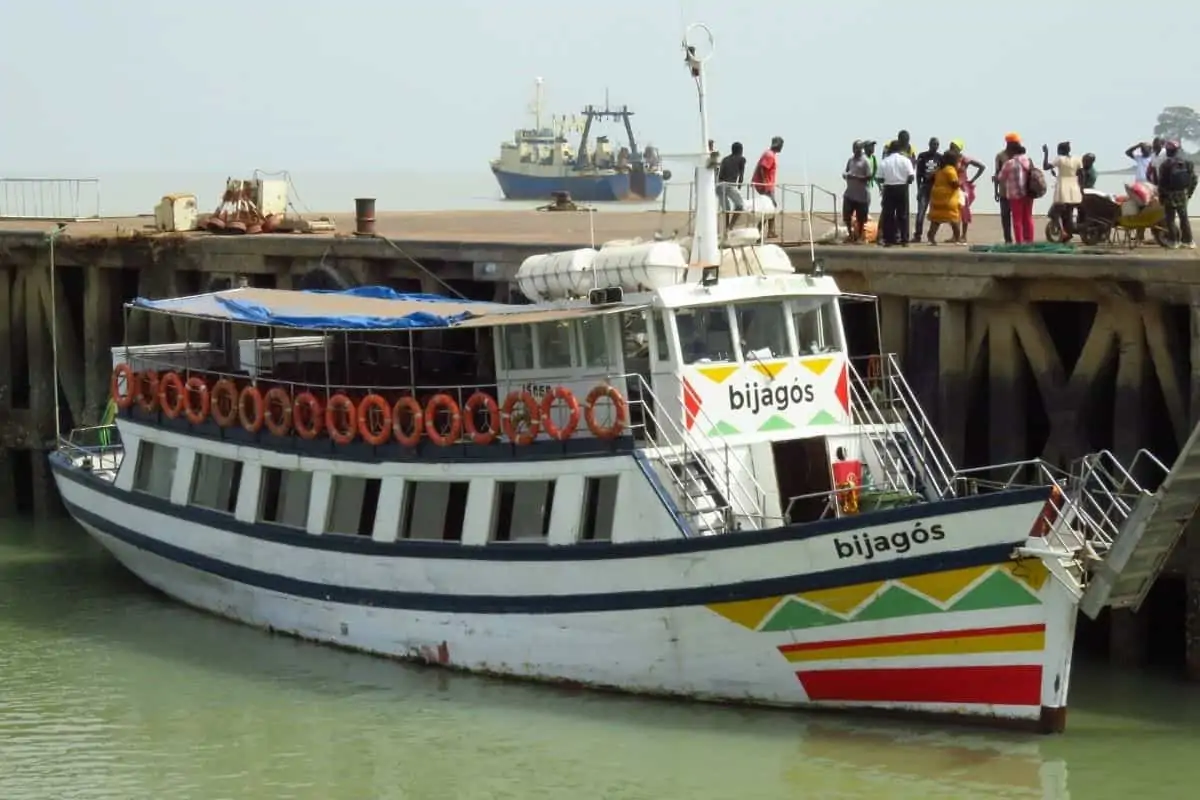 在几内亚比绍的比比绍和比贾戈斯群岛之间航行的客货渡轮。