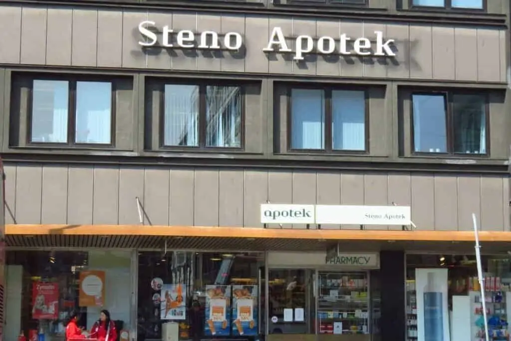 Steno Apotek是哥本哈根火车站附近一家24小时营业的药店