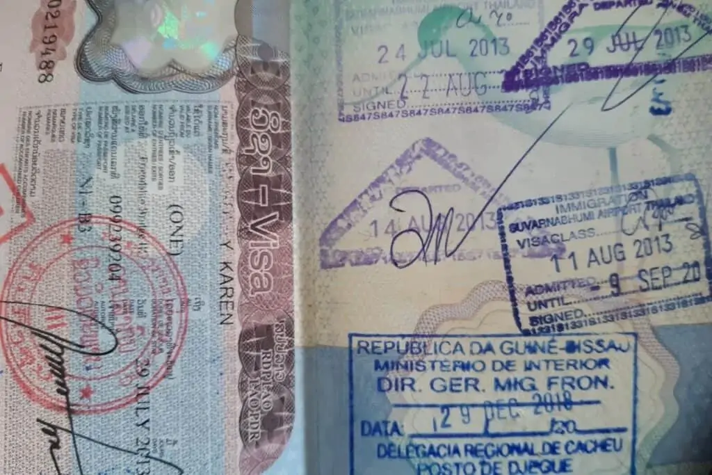 有签证和护照印章的护照