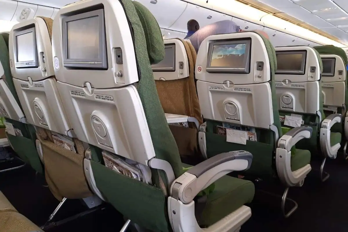 马拉维航空公司飞机内的绿色织物座椅