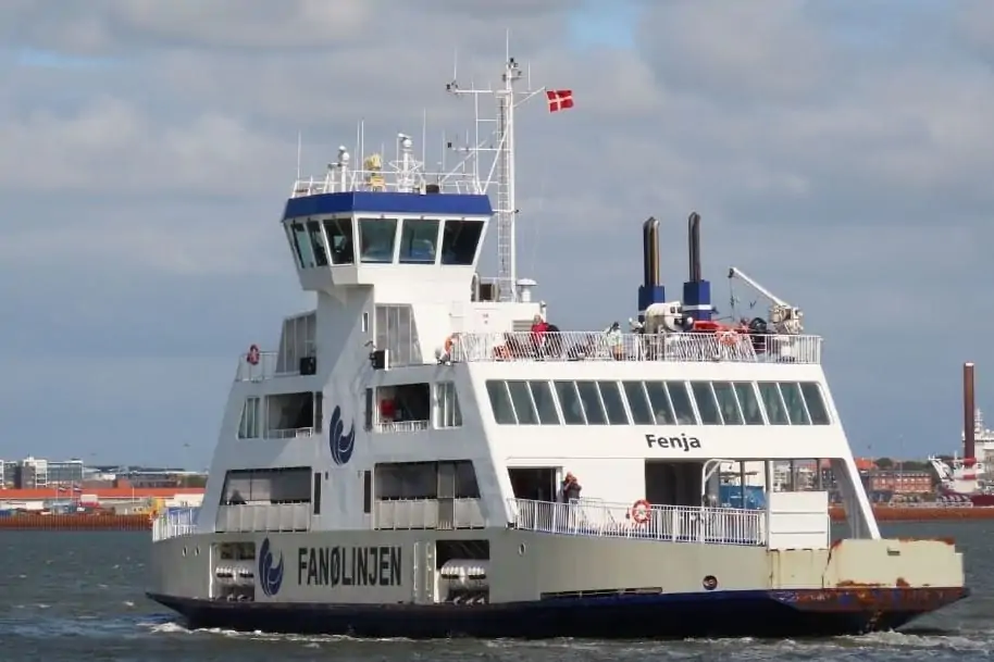 Esbjerg到范ø的渡轮，Esbjerg在远处。